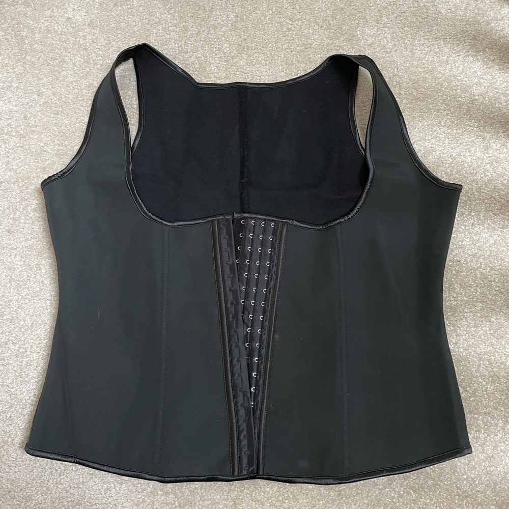 Waist trainer with straps